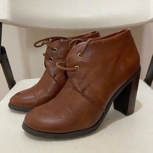 Expression Valhala Black Heeled Lace up Bootie Tan Size 8